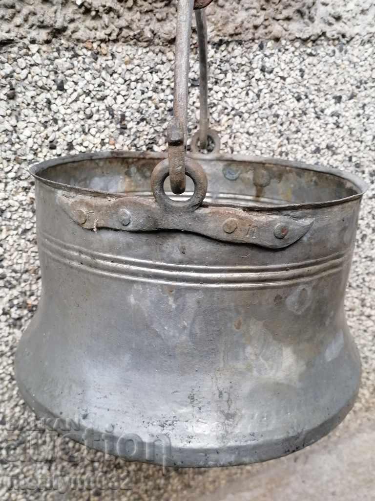 Delivery of Old copper pot, copper, cauldron Delivery of Old copper pot, copper, cauldron