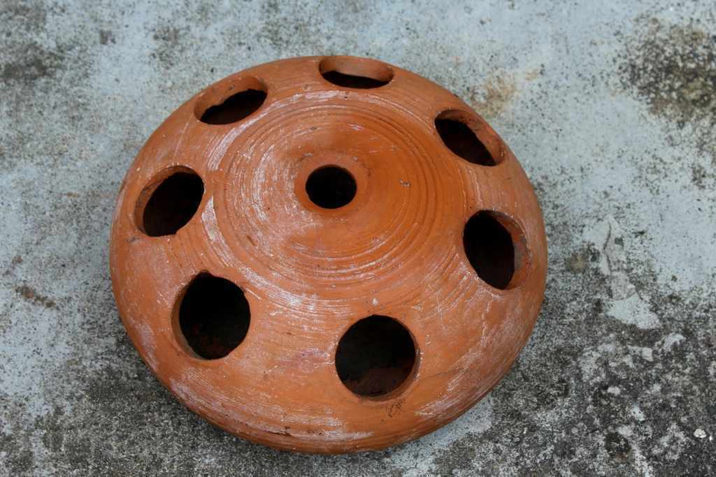 OLD LARGE CERAMIC DRINKER FOR BIRDS CHICKEN HEALTHY with price 24.00 BGN | € 12.27 OLD LARGE CERAMIC DRINKER FOR BIRDS CHICKEN HEALTHY with price 24.00 BGN | € 12.27