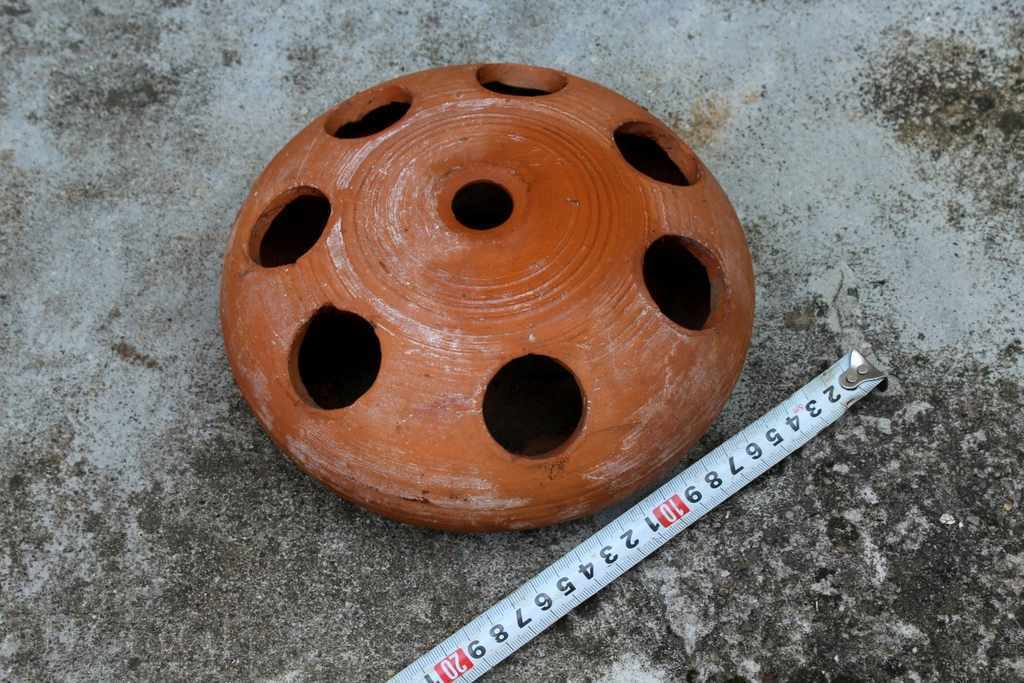 Auction OLD LARGE CERAMIC DRINKER FOR BIRDS CHICKEN HEALTHY Auction OLD LARGE CERAMIC DRINKER FOR BIRDS CHICKEN HEALTHY