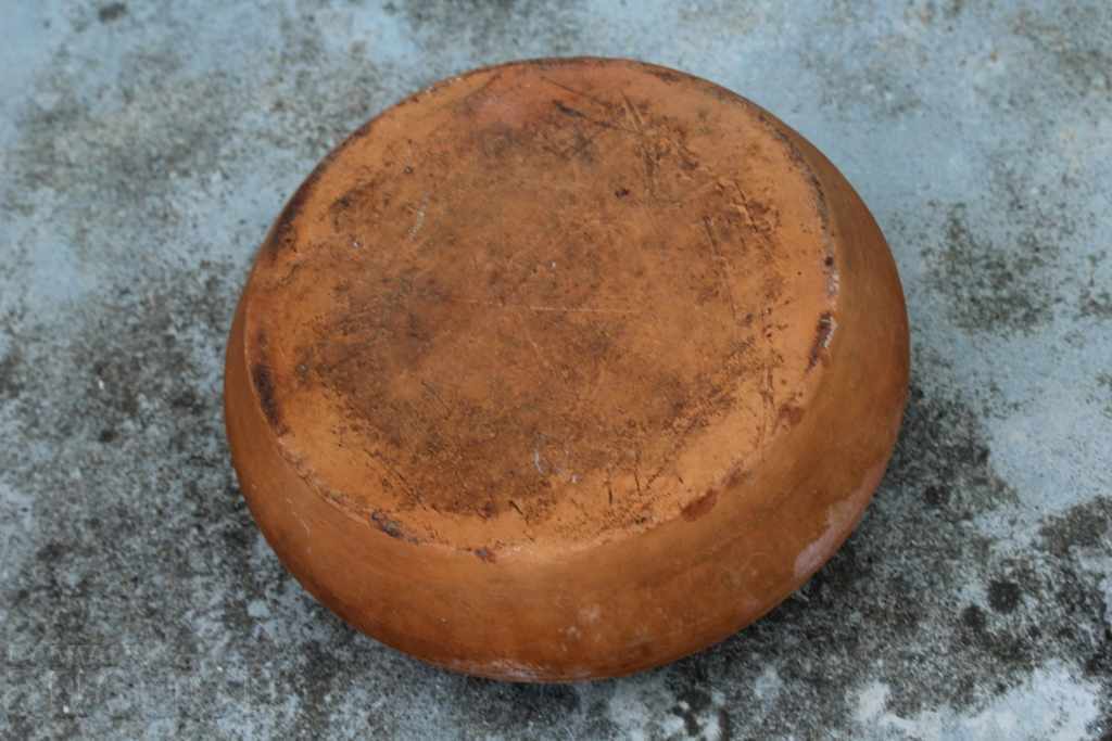 Delivery of OLD LARGE CERAMIC DRINKER FOR BIRDS CHICKEN HEALTHY Delivery of OLD LARGE CERAMIC DRINKER FOR BIRDS CHICKEN HEALTHY