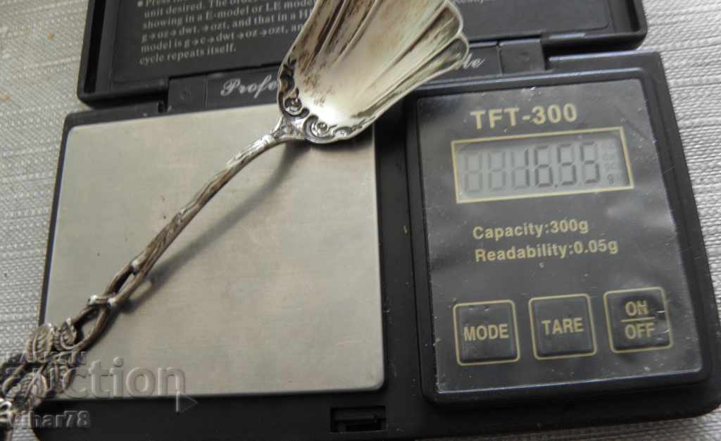 Δημοπρασία ασημένιο κουτάλι του παλιού συλλέκτη Δημοπρασία ασημένιο κουτάλι του παλιού συλλέκτη