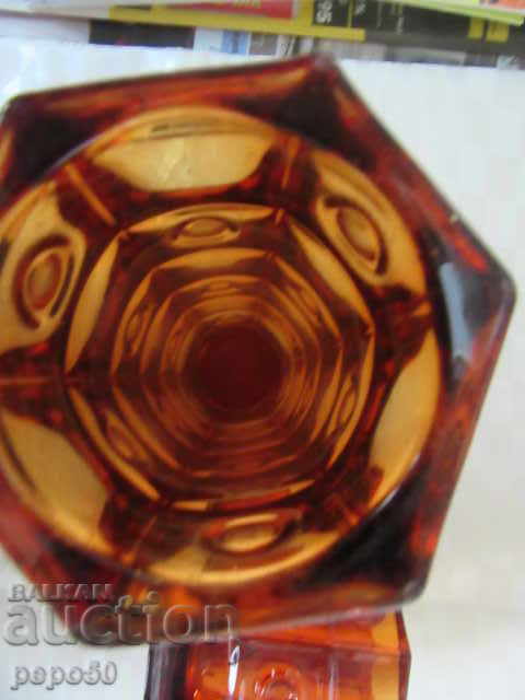 Licitație 2 VAZE FRUMOASE CU PERETI GROS DE LA SOCA Licitație 2 VAZE FRUMOASE CU PERETI GROS DE LA SOCA