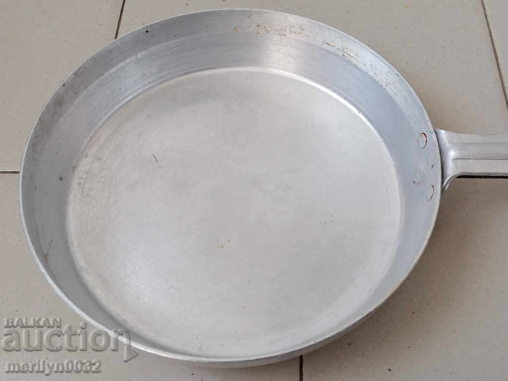 Auction Old aluminum vessel, frying pan NRB Auction Old aluminum vessel, frying pan NRB