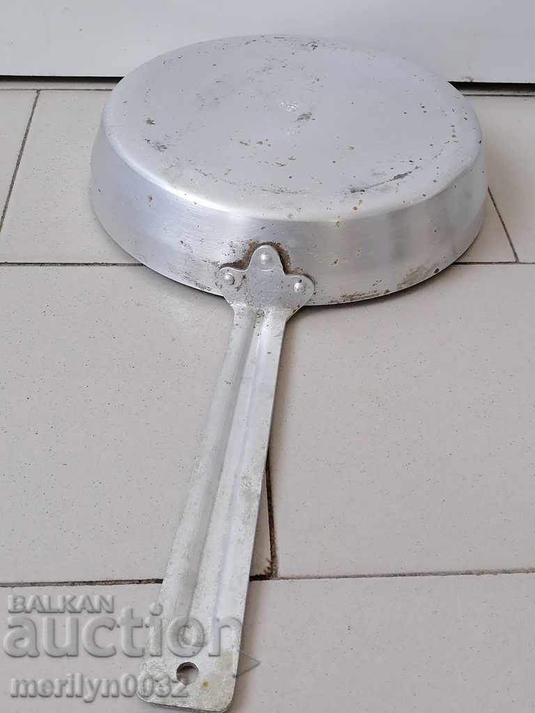 Delivery of Old aluminum vessel, frying pan NRB Delivery of Old aluminum vessel, frying pan NRB