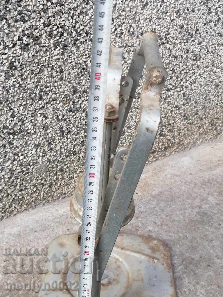 O mașină veche, o mașină pentru închiderea borcanelor în anii 70 ai secolului XX - 5