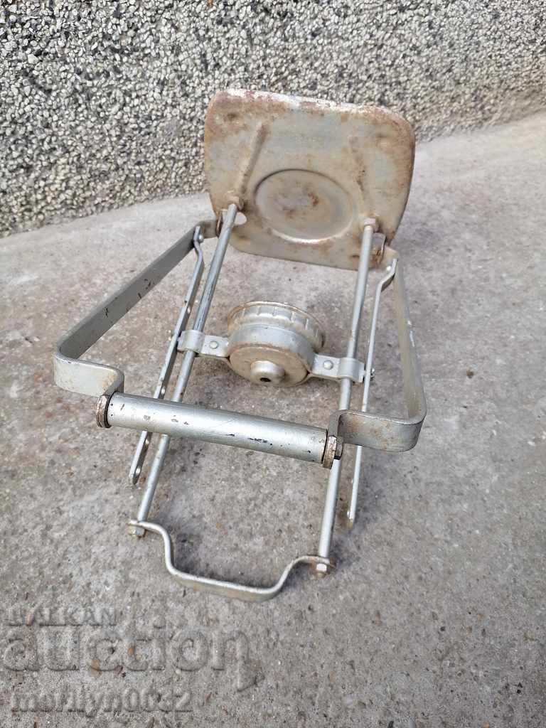 O mașină veche, o mașină pentru închiderea borcanelor în anii 70 ai secolului XX - 7