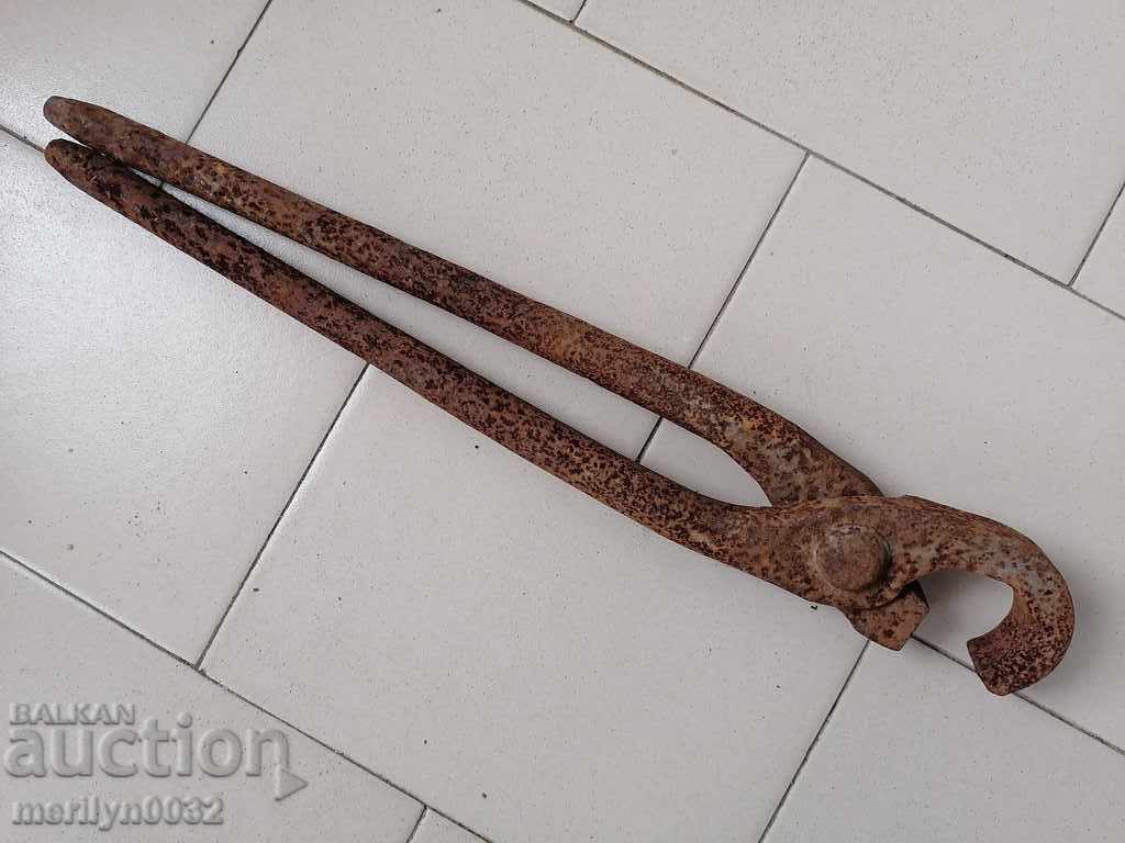 Auction Old profile forging pliers wrought iron tool n Auction Old profile forging pliers wrought iron tool n