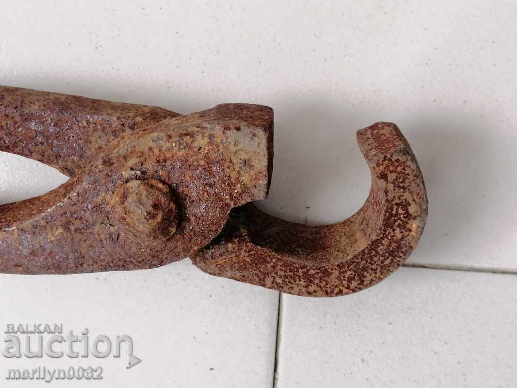 Delivery of Old profile forging pliers wrought iron tool n Delivery of Old profile forging pliers wrought iron tool n