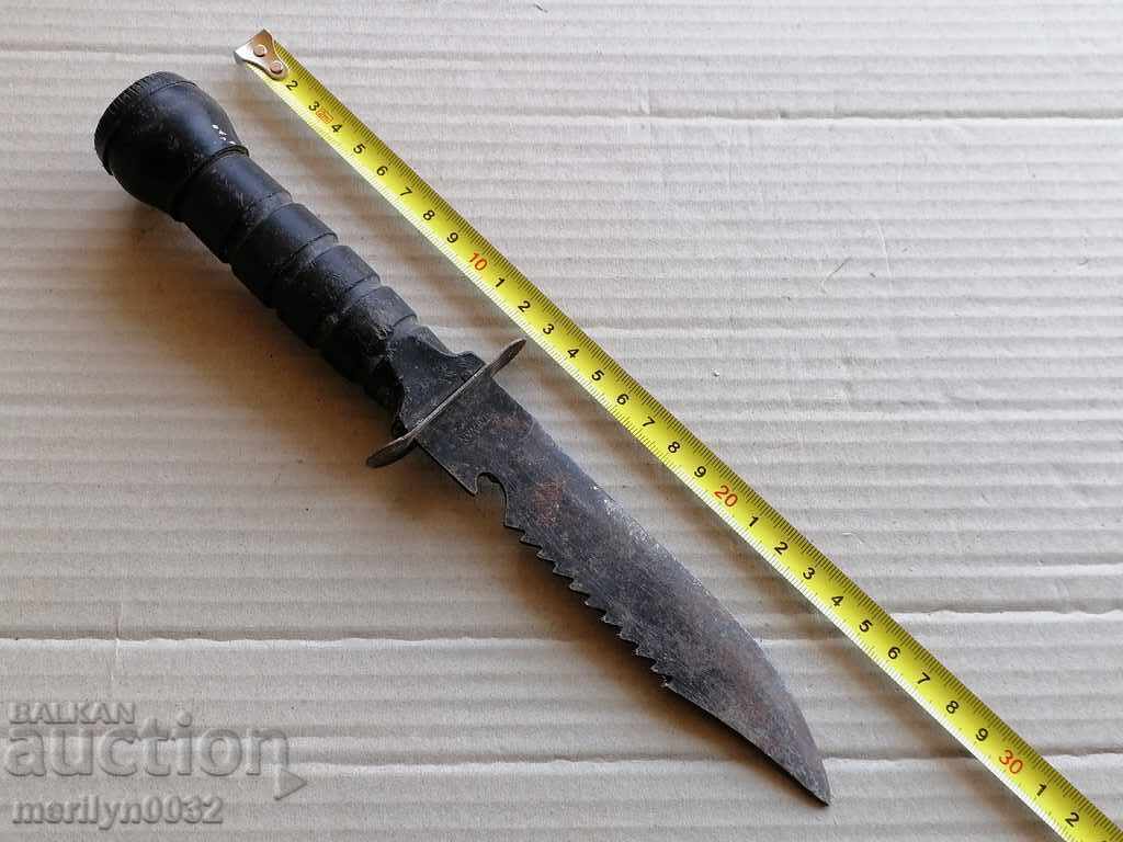 Delivery of Old Rambo knife with teeth for cutting blade Delivery of Old Rambo knife with teeth for cutting blade