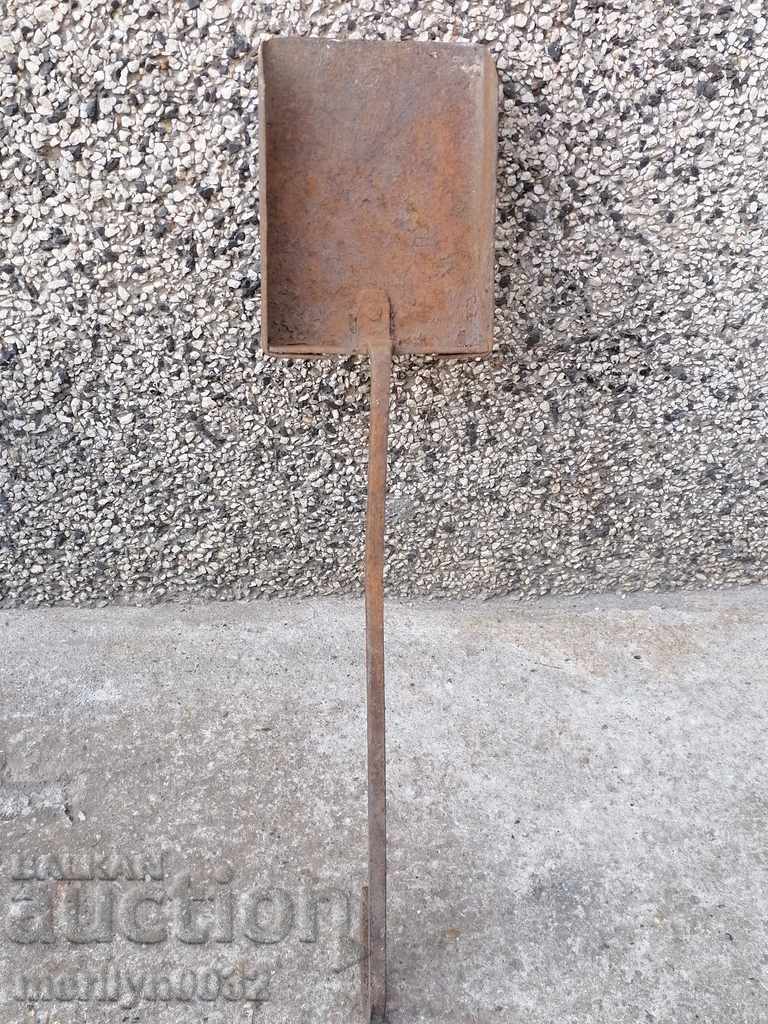 Lopată veche pentru cărbune, lamă, fier forjat cu preț 39.00 BGN | € 19.94