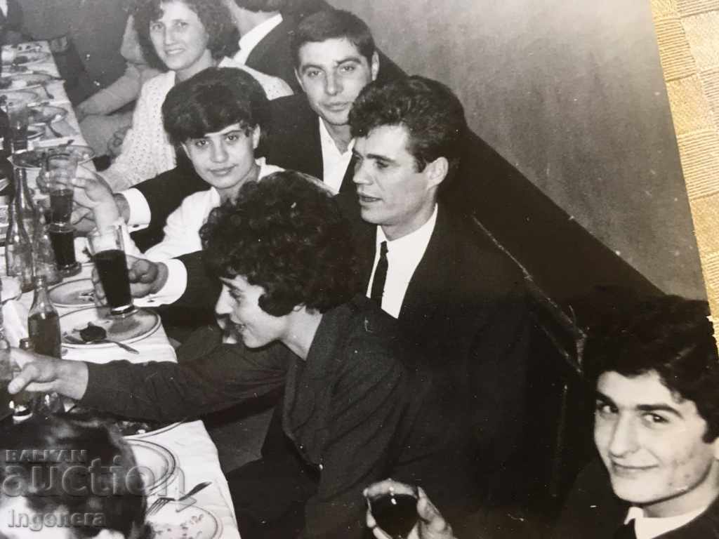 Auction  OLD PHOTO FOR ANYONE WHO RECOGNIZES THEMSELVES
