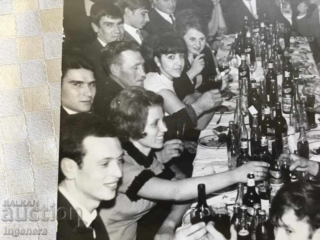 Delivery of OLD PHOTO FOR ANYONE WHO RECOGNIZES THEMSELVES