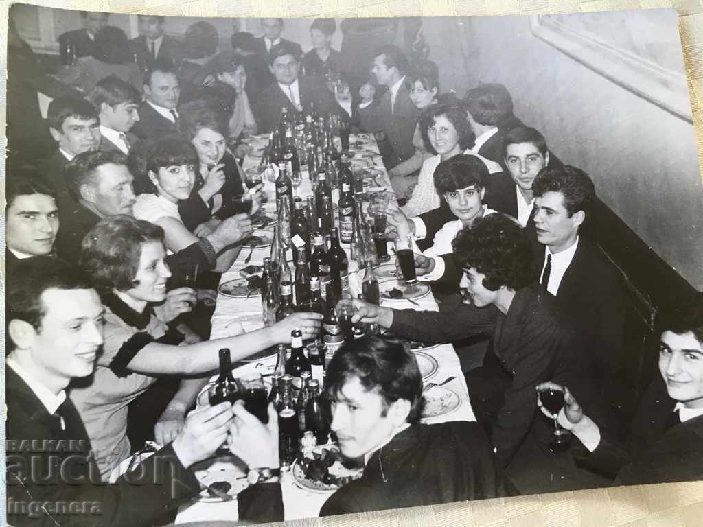 OLD PHOTO FOR ANYONE WHO RECOGNIZES THEMSELVES
