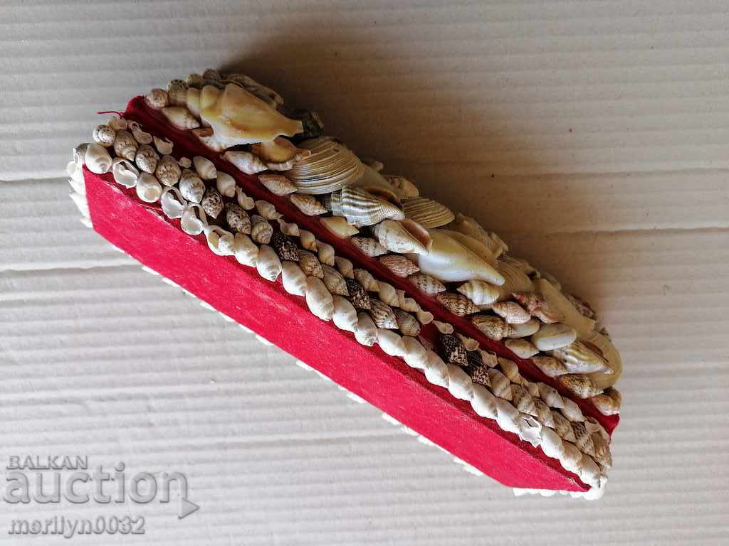 Licitație Cutie veche de bijuterii cu decorațiuni marine, cufăr Licitație Cutie veche de bijuterii cu decorațiuni marine, cufăr