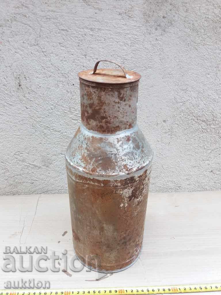 Auction OLD MILK GUM, CONTAINER - 3 LITERS Auction OLD MILK GUM, CONTAINER - 3 LITERS