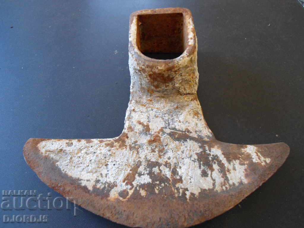 Παλιά σκαπάνη με τιμή 3.00 BGN | € 1.53 Παλιά σκαπάνη με τιμή 3.00 BGN | € 1.53