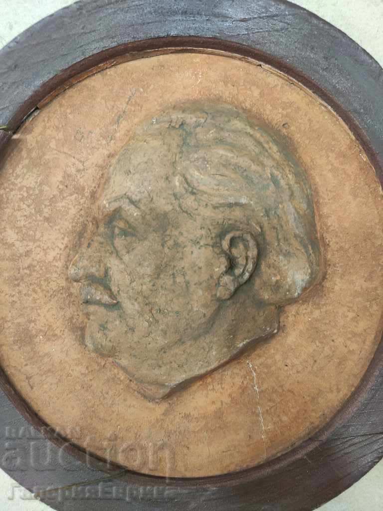 Bas-relief G. Dimitrov ceramics in a wooden frame unsigned with price 49.00 BGN | € 25.05 Bas-relief G. Dimitrov ceramics in a wooden frame unsigned with price 49.00 BGN | € 25.05