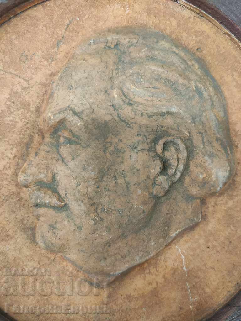 Delivery of Bas-relief G. Dimitrov ceramics in a wooden frame unsigned Delivery of Bas-relief G. Dimitrov ceramics in a wooden frame unsigned