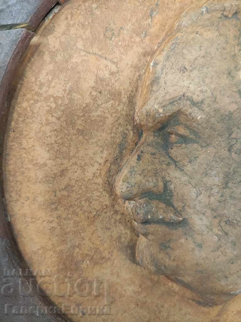 Bas-relief G. Dimitrov ceramics in a wooden frame unsigned - 6 Bas-relief G. Dimitrov ceramics in a wooden frame unsigned - 6