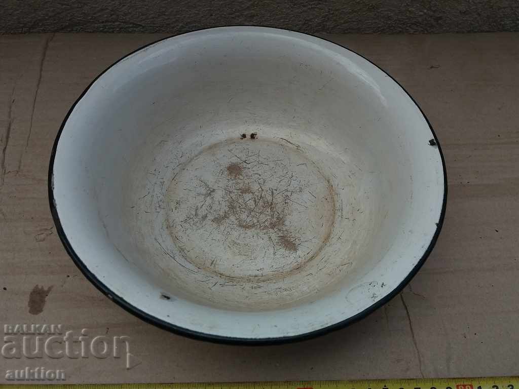 Auction SOC. ENAMELED COOKING BASIN, PLATE, MARKED TRAY Auction SOC. ENAMELED COOKING BASIN, PLATE, MARKED TRAY