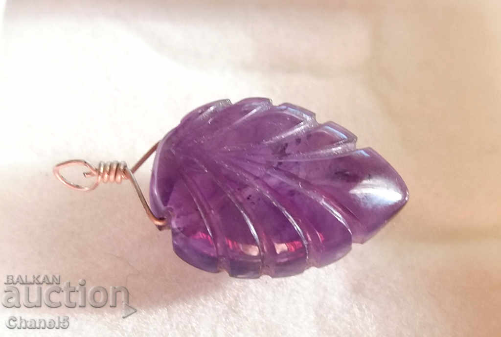 Auction  NATURAL ENGRAVED AMETHYST MEDALLION - 5.75 carats (2)