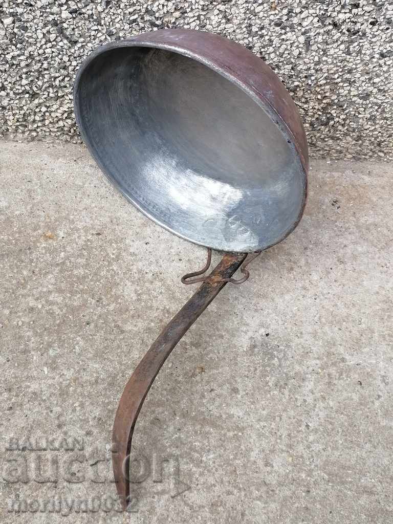 Delivery of An old copper pan, a baker, a tray, a copper pot Delivery of An old copper pan, a baker, a tray, a copper pot