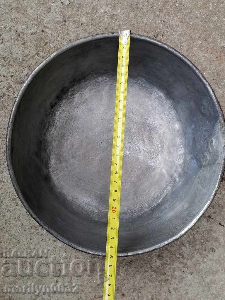 An old copper pan, a baker, a tray, a copper pot - 5 An old copper pan, a baker, a tray, a copper pot - 5