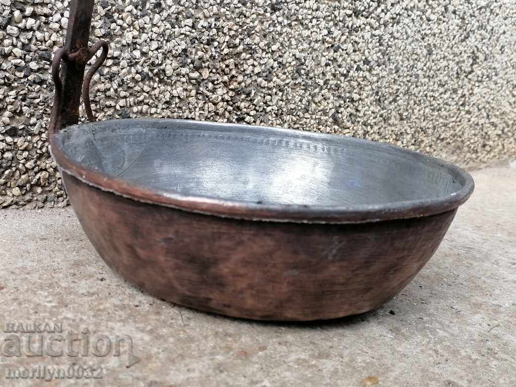 An old copper pan, a baker, a tray, a copper pot - 6 An old copper pan, a baker, a tray, a copper pot - 6