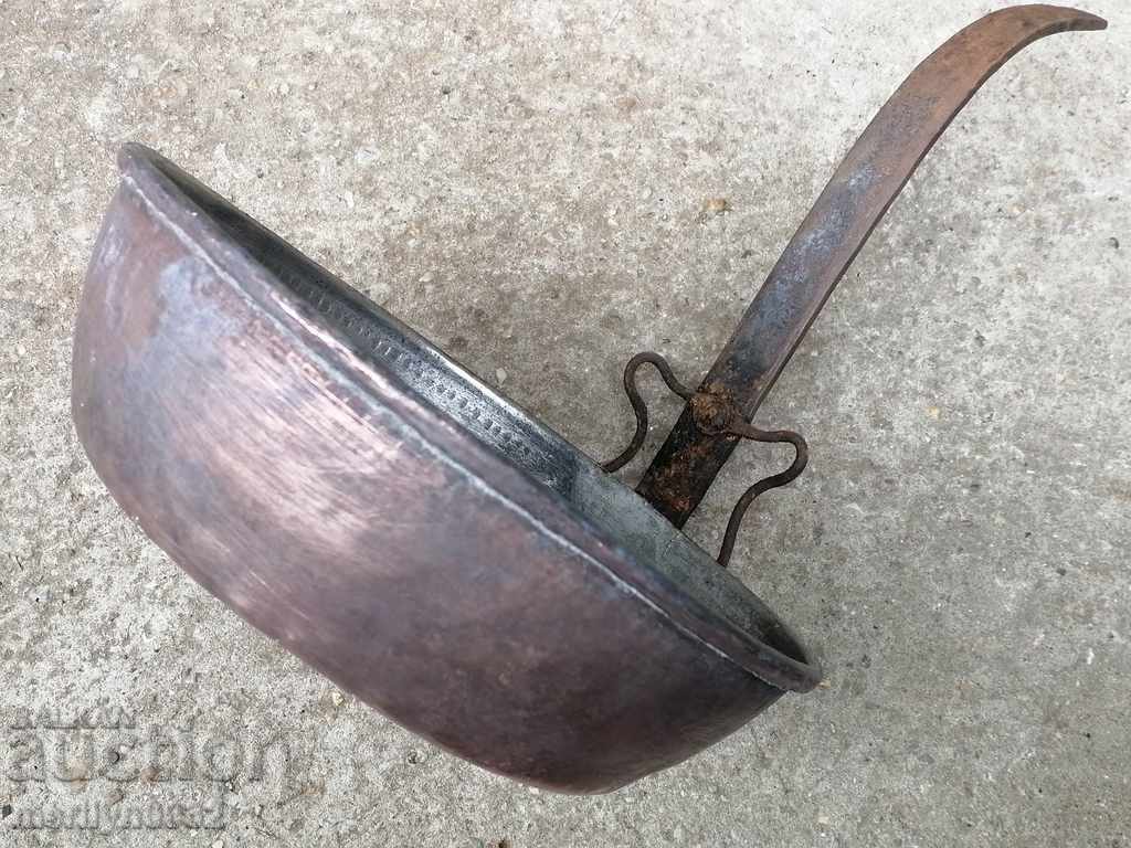 An old copper pan, a baker, a tray, a copper pot - 7 An old copper pan, a baker, a tray, a copper pot - 7