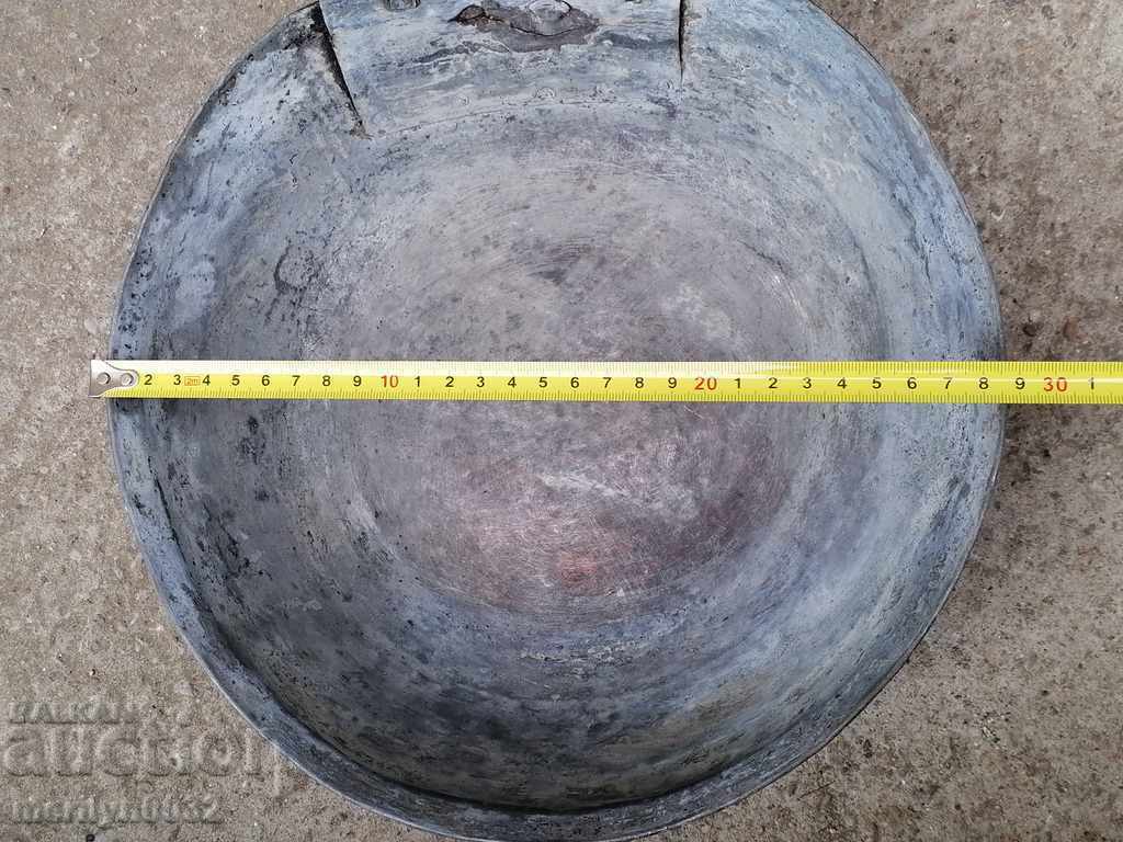 An old copper pan, a baker, a tray, a copper pot - 5 An old copper pan, a baker, a tray, a copper pot - 5