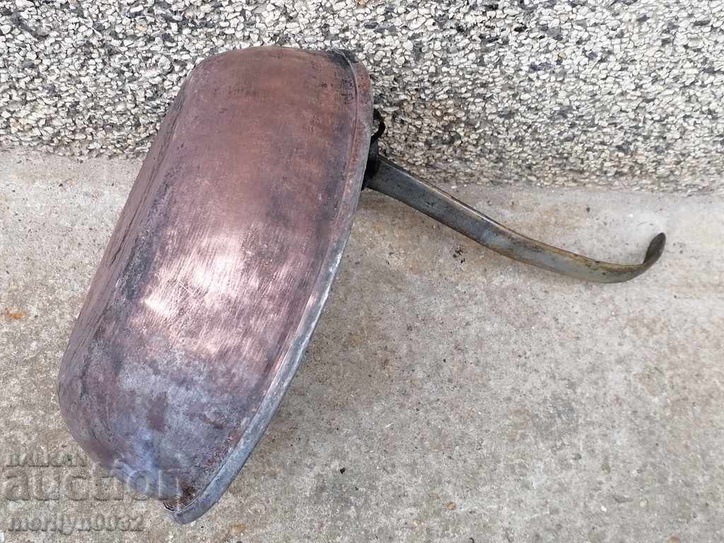 An old copper pan, a baker, a tray, a copper pot - 6 An old copper pan, a baker, a tray, a copper pot - 6