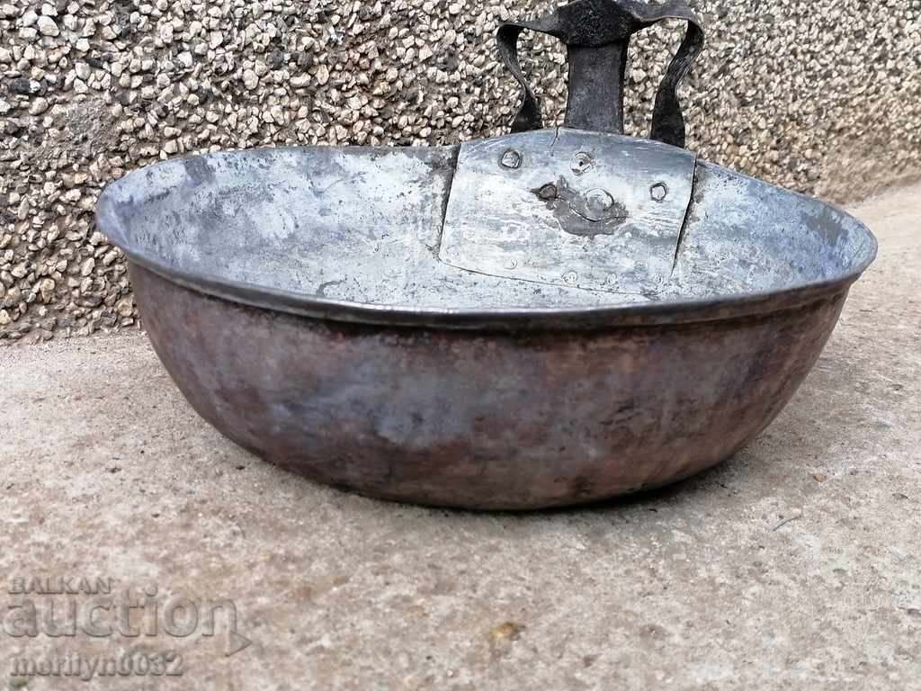 An old copper pan, a baker, a tray, a copper pot - 7 An old copper pan, a baker, a tray, a copper pot - 7
