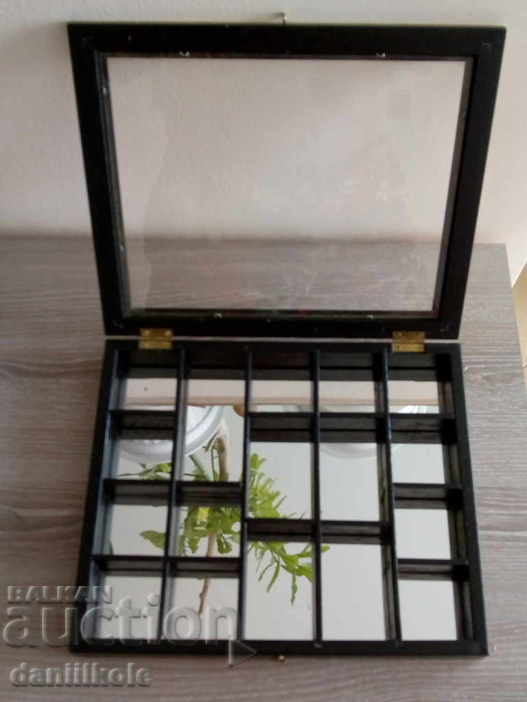 Auction * $ * Y * $ * GREAT WOODEN BOX - FOR COLLECTORS * $ * Y * $ * Auction * $ * Y * $ * GREAT WOODEN BOX - FOR COLLECTORS * $ * Y * $ *