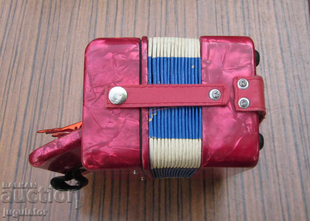 Delivery of old toy accordion accordion Russian accordion