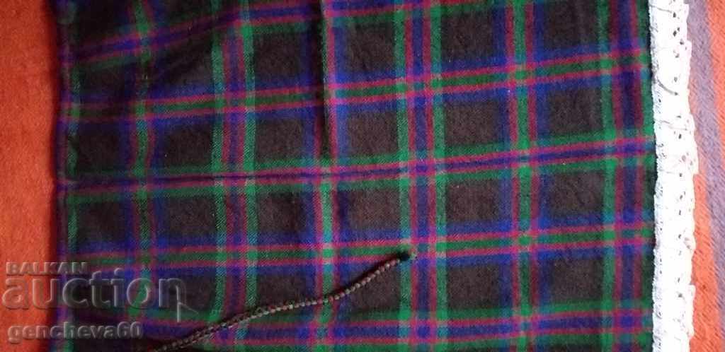 Delivery of Authentic Wool Checked Lace Apron Nosia