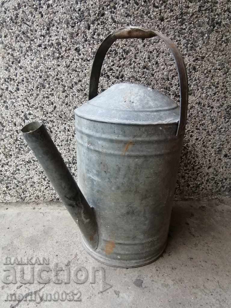Auction  Old metal can, galvanized tube, bucket, pot