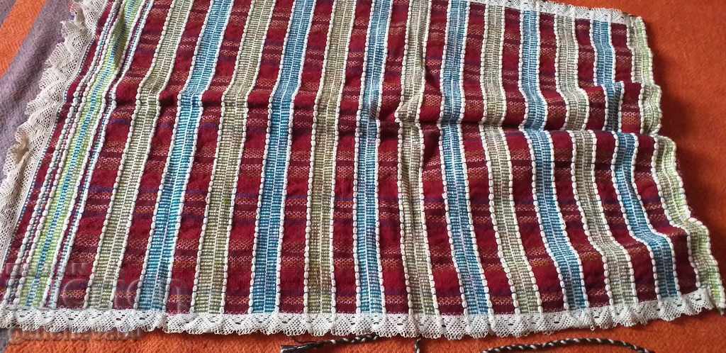 Delivery of Authentic patterned apron, lace Nosia