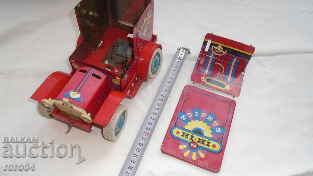 LARGE OLD RUSSIAN SHEET METAL CAR with price 31.50 BGN | € 16.11 LARGE OLD RUSSIAN SHEET METAL CAR with price 31.50 BGN | € 16.11