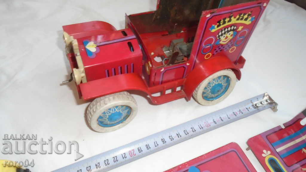 Auction LARGE OLD RUSSIAN SHEET METAL CAR Auction LARGE OLD RUSSIAN SHEET METAL CAR