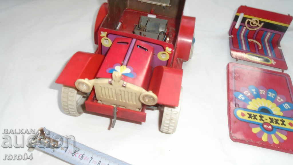 Delivery of LARGE OLD RUSSIAN SHEET METAL CAR Delivery of LARGE OLD RUSSIAN SHEET METAL CAR