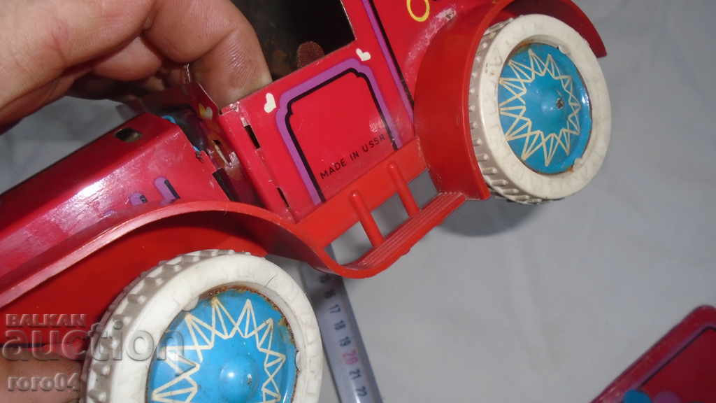 LARGE OLD RUSSIAN SHEET METAL CAR - 6 LARGE OLD RUSSIAN SHEET METAL CAR - 6