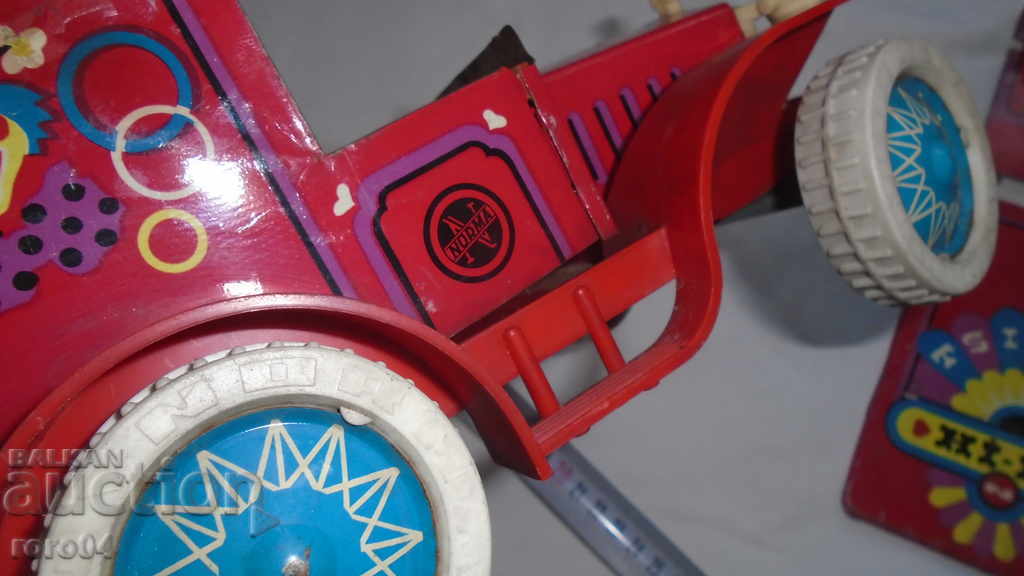 LARGE OLD RUSSIAN SHEET METAL CAR - 7 LARGE OLD RUSSIAN SHEET METAL CAR - 7