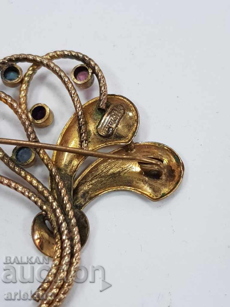 Παράδοση Όμορφη παλιά επιχρυσωμένη καρφίτσα με πέτρες Παράδοση Όμορφη παλιά επιχρυσωμένη καρφίτσα με πέτρες