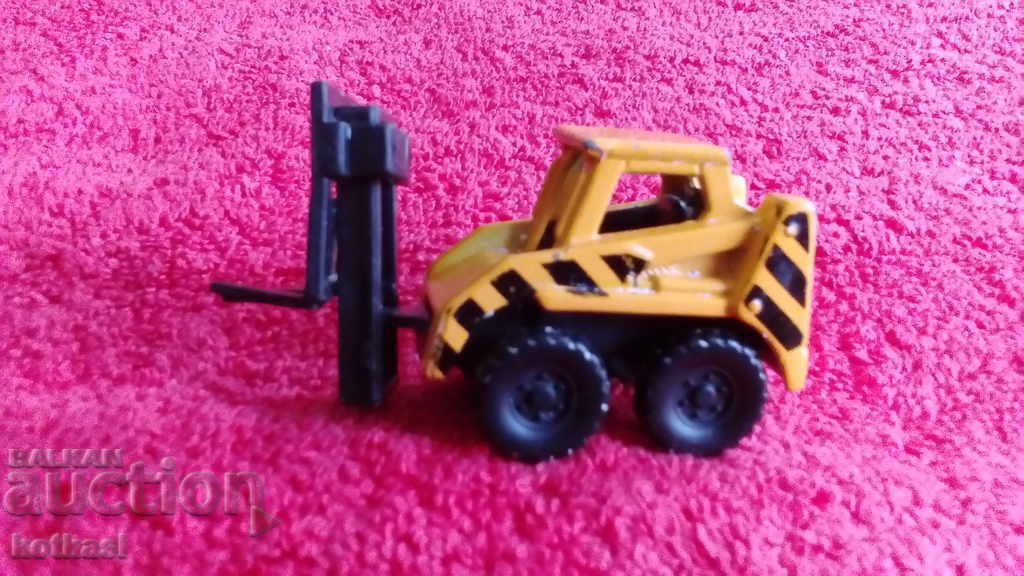 Small metal Forklift Maisto with price 4.50 BGN | € 2.30 Small metal Forklift Maisto with price 4.50 BGN | € 2.30