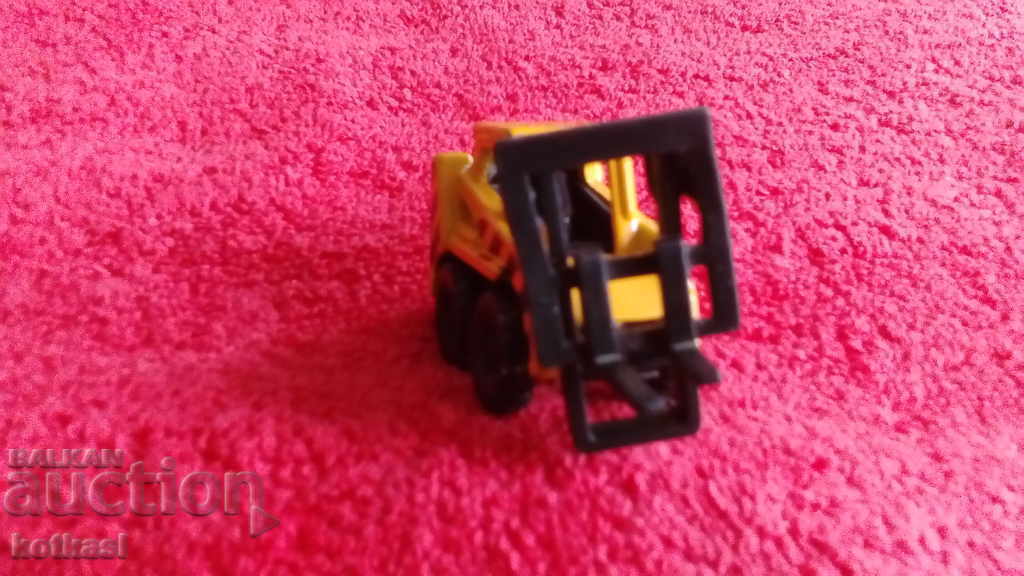 Auction Small metal Forklift Maisto Auction Small metal Forklift Maisto