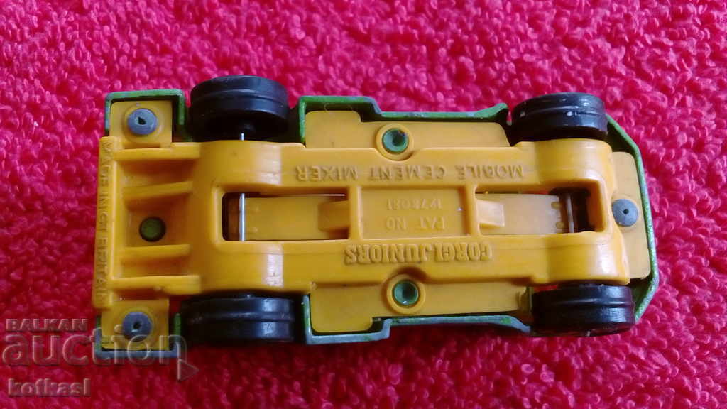 Old metal truck Concrete truck CORGI BRITAIN - 6 Old metal truck Concrete truck CORGI BRITAIN - 6