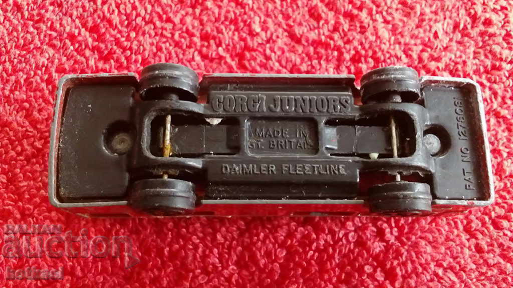 Стар метален двуетажен Автобус CORGI BRITAIN DAIMLER - 6 Стар метален двуетажен Автобус CORGI BRITAIN DAIMLER - 6