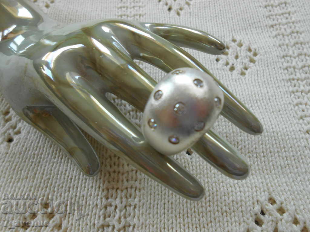 Δαχτυλίδι ασημένιο παγωμένο με πέτρες, 27.10.2020 με τιμή 150.00 BGN | € 76.69 Δαχτυλίδι ασημένιο παγωμένο με πέτρες, 27.10.2020 με τιμή 150.00 BGN | € 76.69