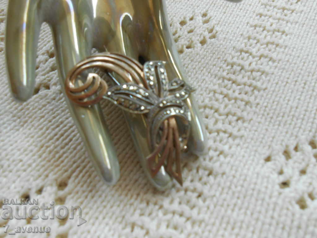 Ασημένια καρφίτσα με μαρκασίτες και επιχρύσωση, 27.10.2020 με τιμή 99.00 BGN | € 50.62 Ασημένια καρφίτσα με μαρκασίτες και επιχρύσωση, 27.10.2020 με τιμή 99.00 BGN | € 50.62