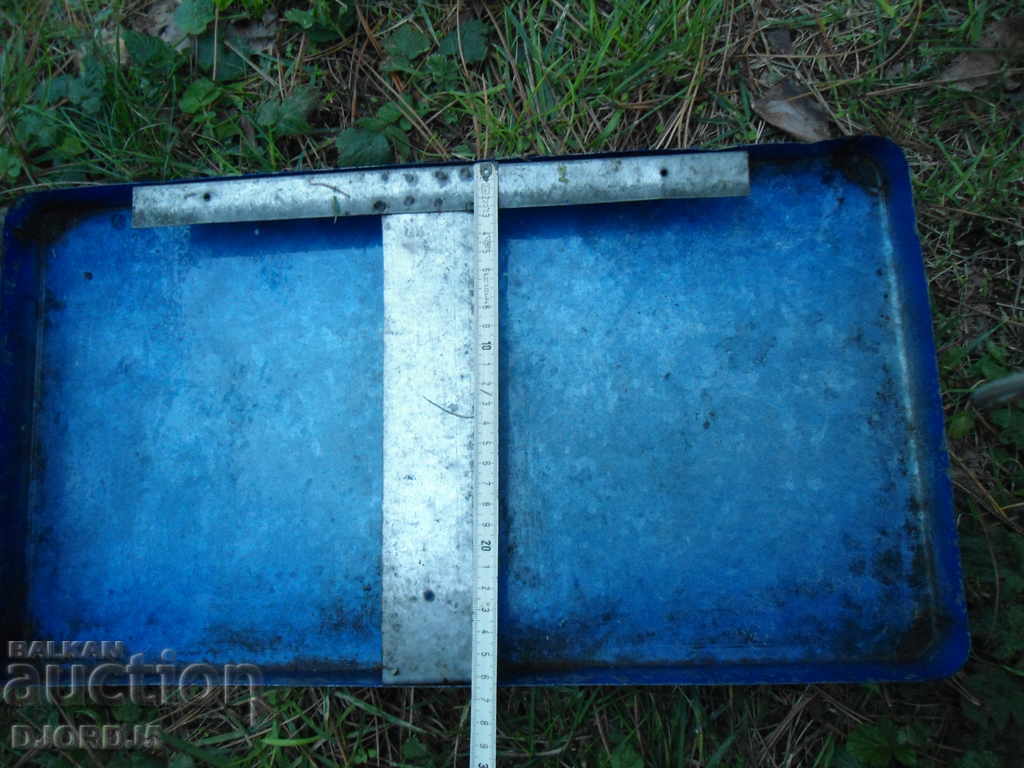 An old plate with price 18.00 BGN | € 9.20 An old plate with price 18.00 BGN | € 9.20